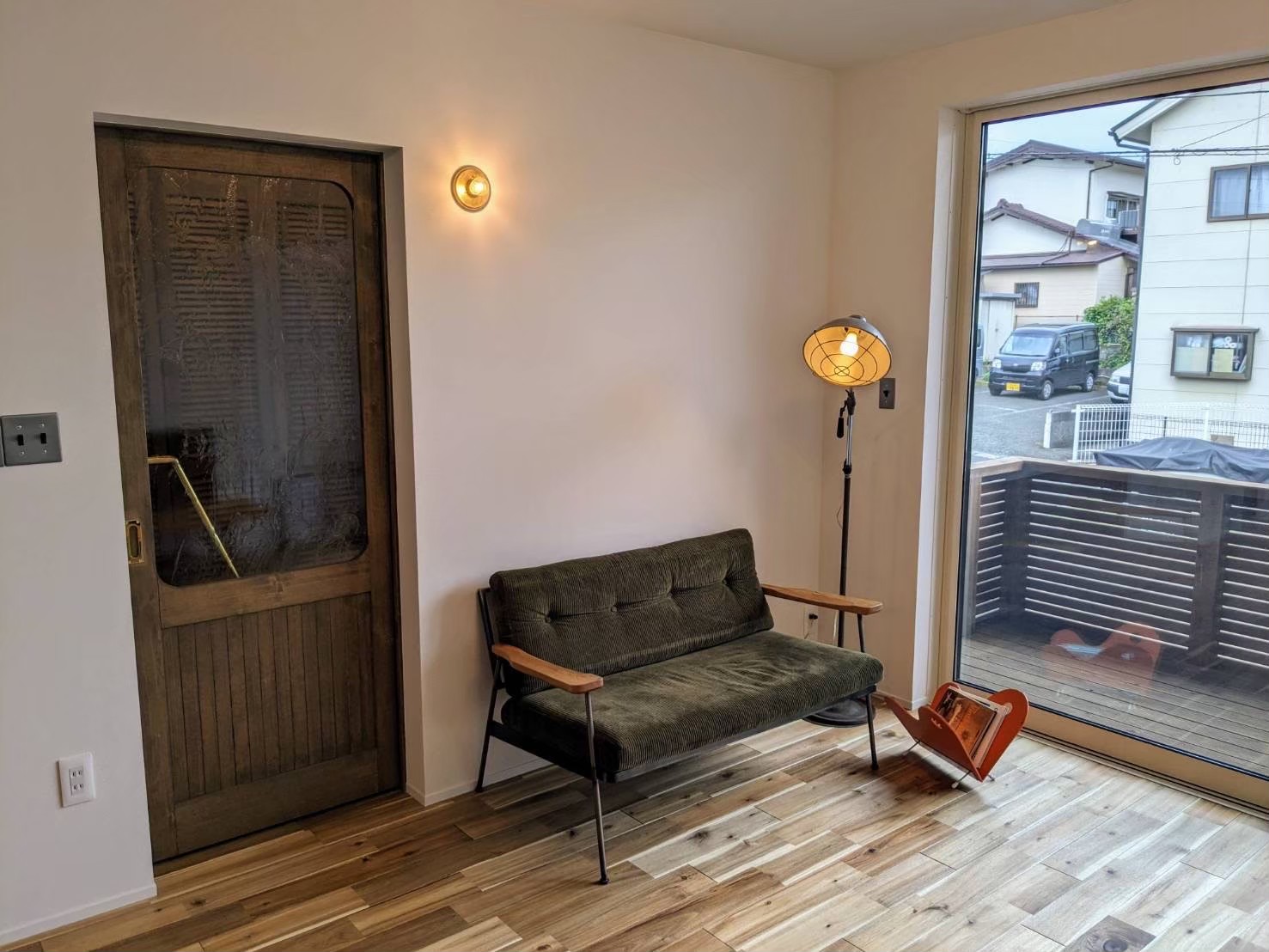 無垢フローリングを使用したリビングの施工事例｜熊本 ラッドビルズ