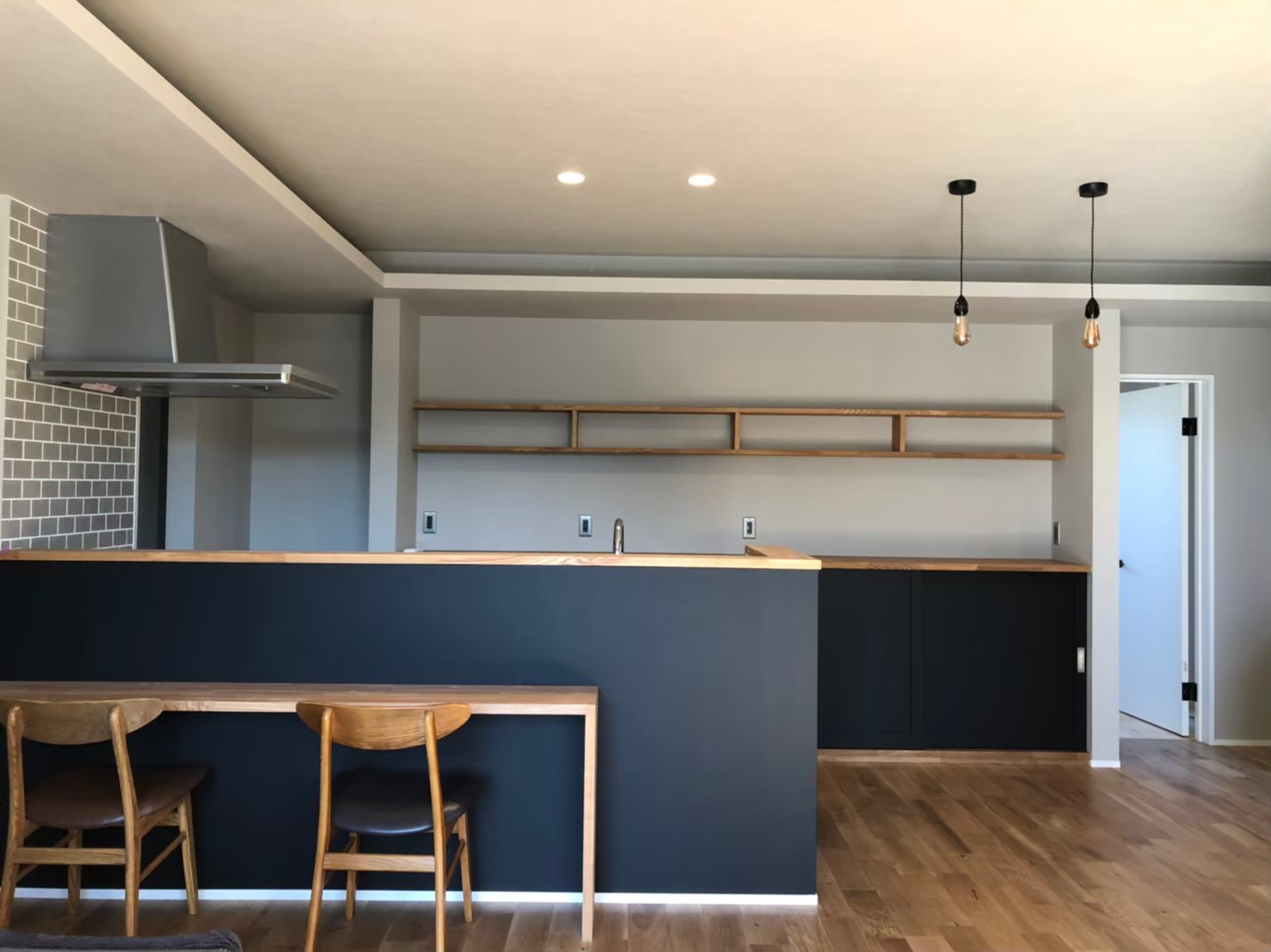 造作キッチンとダイニングの施工事例｜熊本の注文住宅 ラッドビルズ